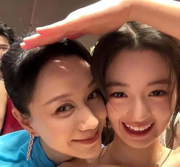 为保住不明来源巨额资产手段花样百出瓦力棋牌游戏黄杨钿甜天价耳环新进展(图2)
