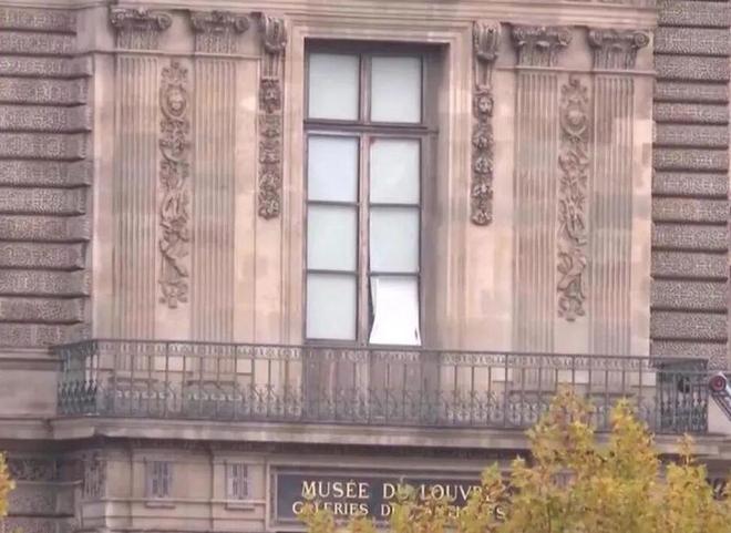 么盗窃却在“7分钟内”就完成了?瓦力棋牌这么大的“卢浮宫”为什(图8) 么盗窃却在“7分钟内”就完成了?瓦力棋牌这么大的“卢浮宫”为什(图8)