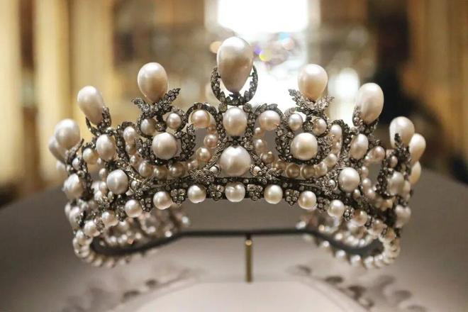 么盗窃却在“7分钟内”就完成了?瓦力棋牌这么大的“卢浮宫”为什(图13) 么盗窃却在“7分钟内”就完成了?瓦力棋牌这么大的“卢浮宫”为什(图13)