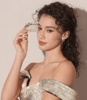 o奢蔻助女性点亮“本真璀璨”瓦力棋牌以配饰为笔Cerco(图6)