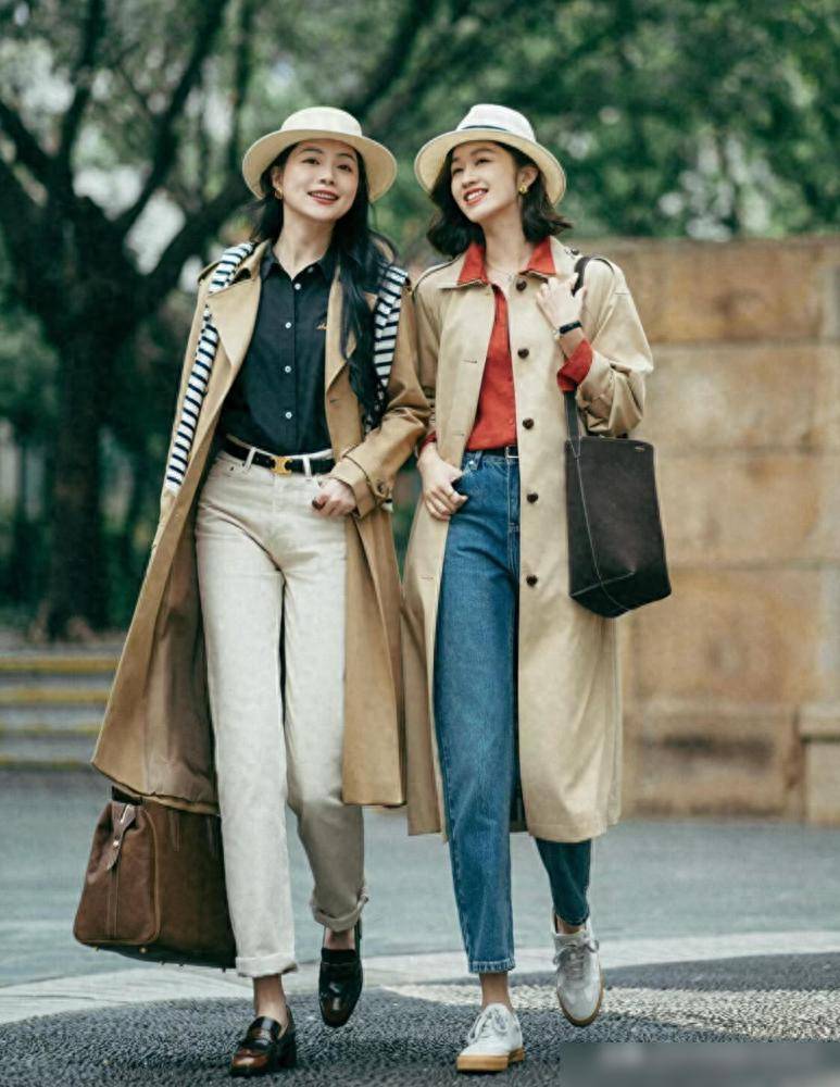 秋学下面潮人这么穿洋气好看不易撞衫瓦力棋牌游戏满大街的“卡其风衣”今(图6)
