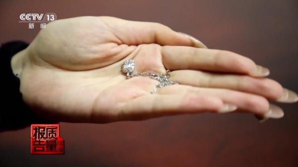 吗？大牌平替警惕饰品里的“美丽陷阱”！瓦力棋牌试玩买低价饰品你遇到过质量问题(图3)
