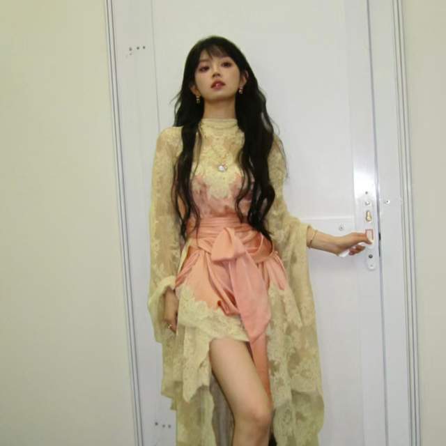 薇引发热议内娱的审美告别非赢即输瓦力棋牌热搜炸了！徐若晗撞衫田曦(图2)