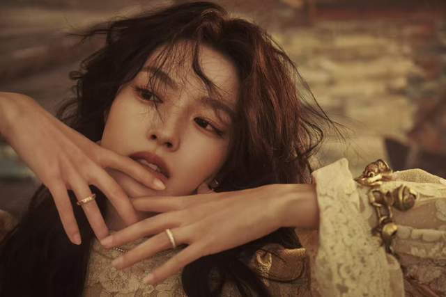 薇引发热议内娱的审美告别非赢即输瓦力棋牌热搜炸了！徐若晗撞衫田曦(图6)